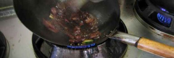 суп с лапшой, овощами и говядиной