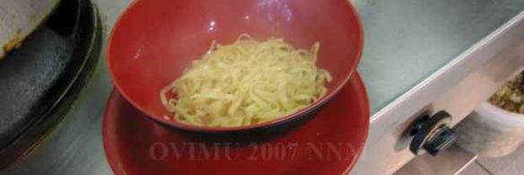 суп с лапшой, овощами и говядиной