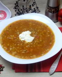 Суп с перловкой и томатами