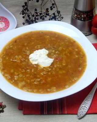 Суп с перловкой и томатами