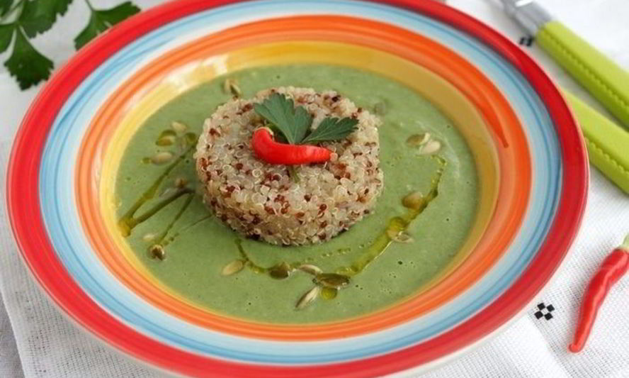 Рецепт супа с цукини, шпинатом и киноа