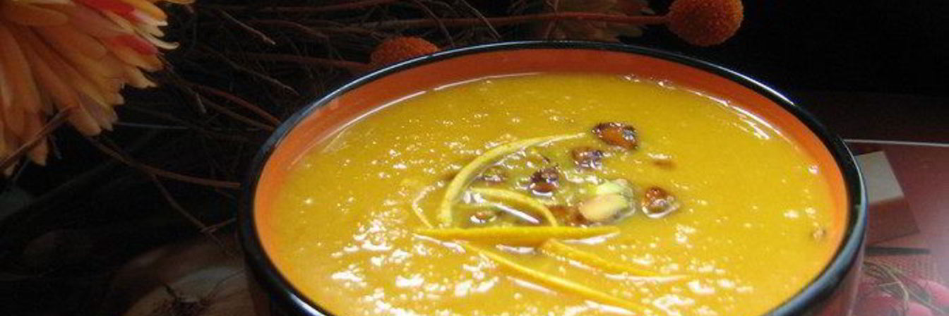Тыквенный крем-суп с карамелизированными фисташками