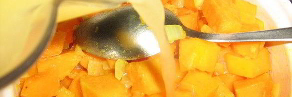 тыквенный крем-суп с карамелизированными фисташками