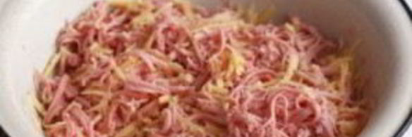 блинчики с колбасой и сыром