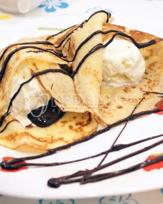 Блинчики с мороженым и шоколадом