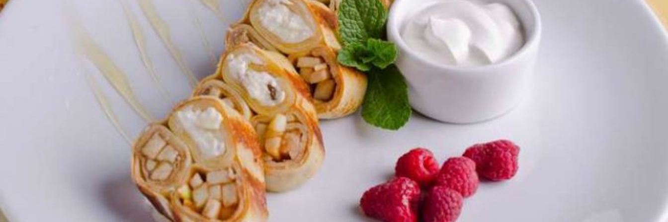 Блинчики с творогом и фруктами