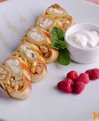 Блинчики с творогом и фруктами