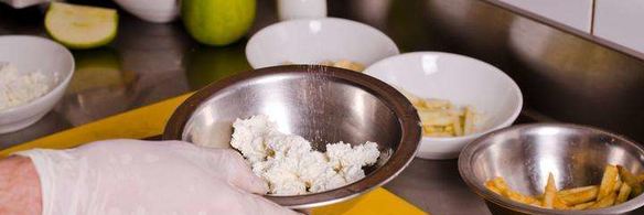 блинчики с творогом и фруктами