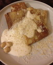 Блинчики с творожной начинкой и орехами