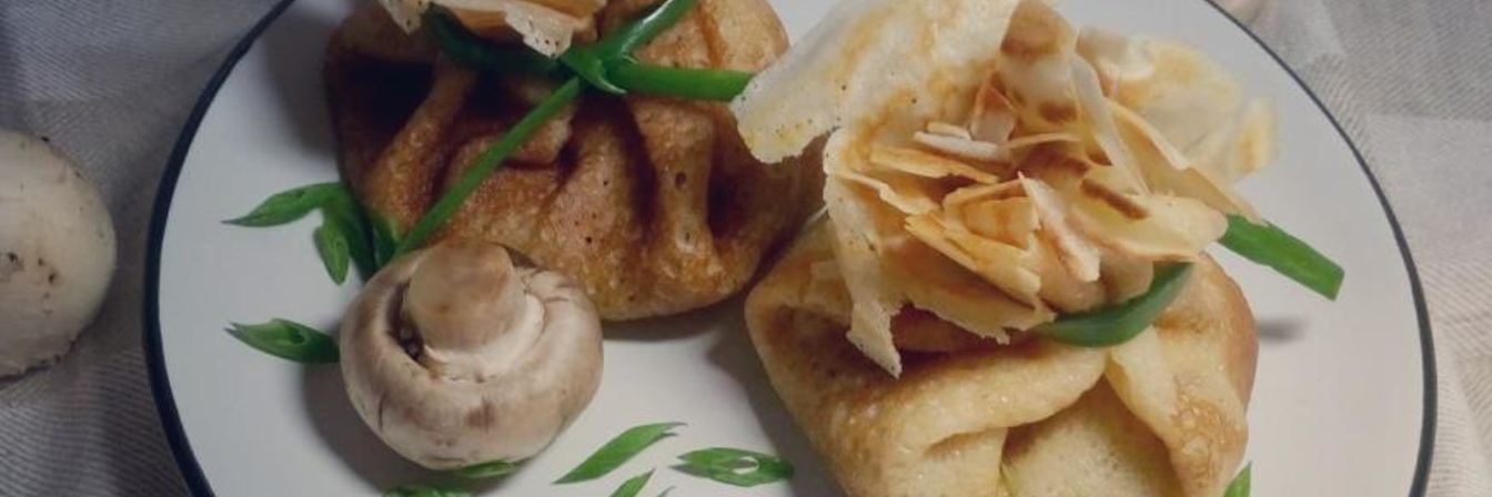 Блинчики в форме мешочков с грибной начинкой