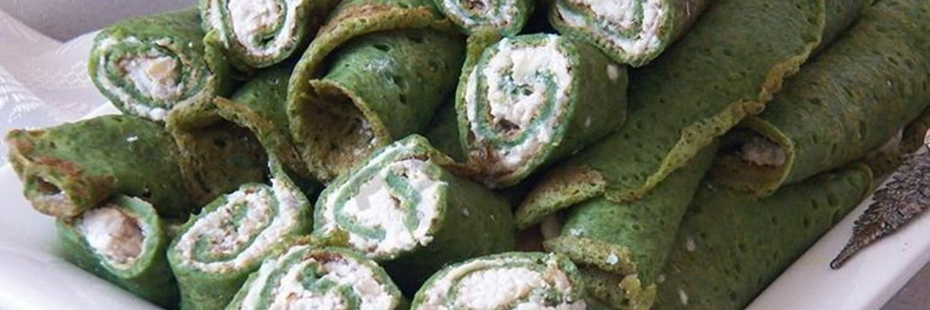 Блины со шпинатом с начинкой из сыра, чеснока и орехов