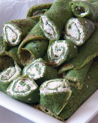 Блины со шпинатом с начинкой из сыра, чеснока и орехов