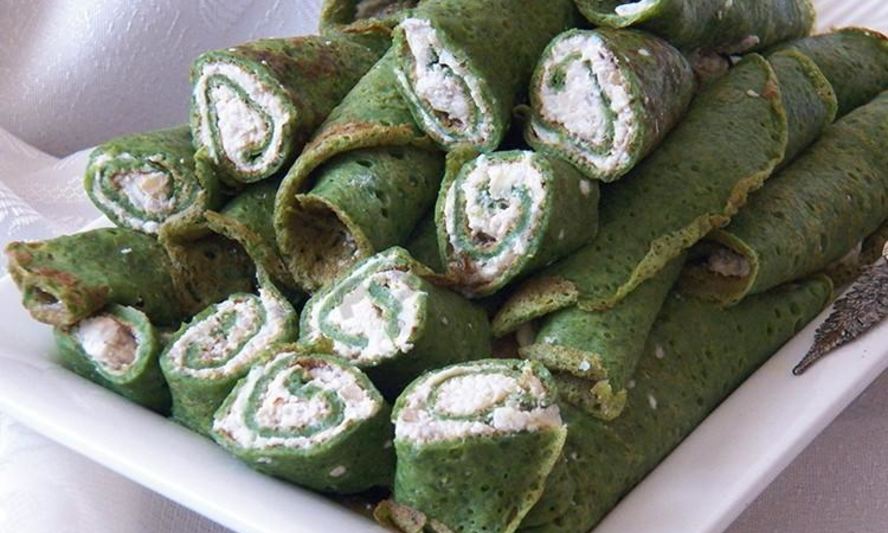 Рецепт блинов со шпинатом с начинкой из сыра, чеснока и орехов