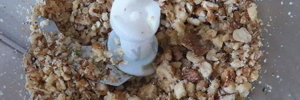 блины со шпинатом с начинкой из сыра, чеснока и орехов