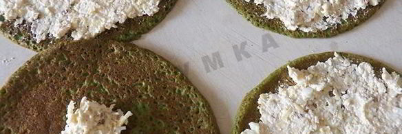 блины со шпинатом с начинкой из сыра, чеснока и орехов