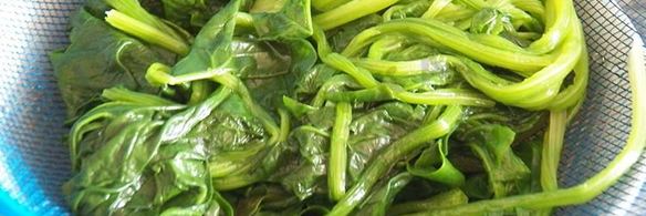 блины со шпинатом с начинкой из сыра, чеснока и орехов