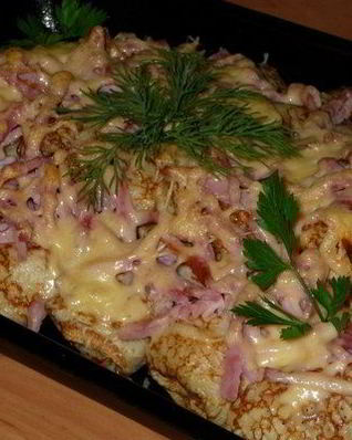 Фаршированные блины под сыром в духовке