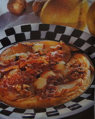 Грушевые блины с хрустящим беконом