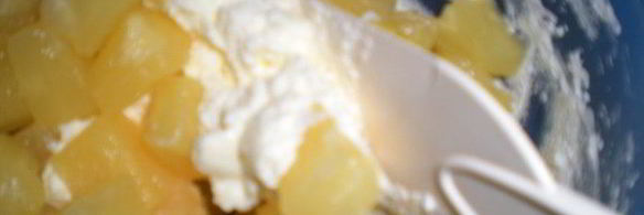 кокосовые блинчики на кокосовом молоке с начинкой из сливок с ананасом