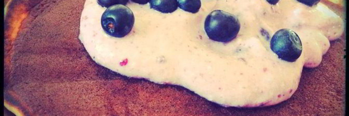 Панкейки с черникой и рикоттой