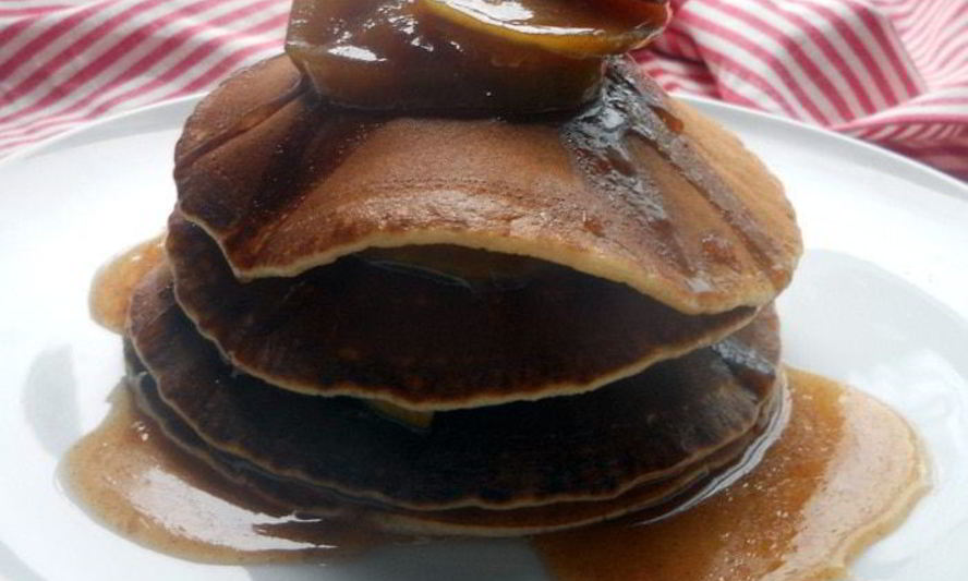 Рецепт панкейков с карамелизованными яблоками