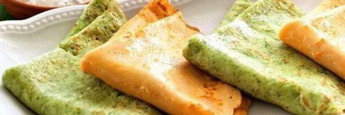 Разноцветные блины с томатным соком и шпинатом