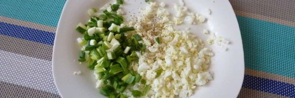 шпинатные блины с припеком из яйца и зеленого лука