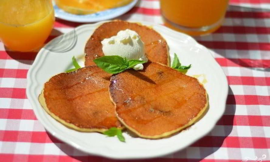 Рецепт творожных блинчиков с изюмом