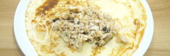 запеченные блины с курицей и грибами