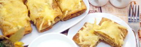 запеченные блины с курицей и грибами