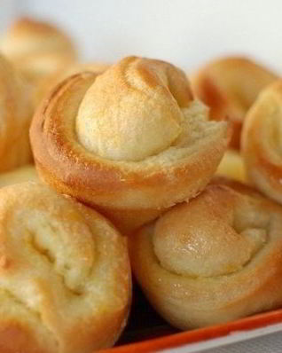 Апельсиновые булочки с миндалем