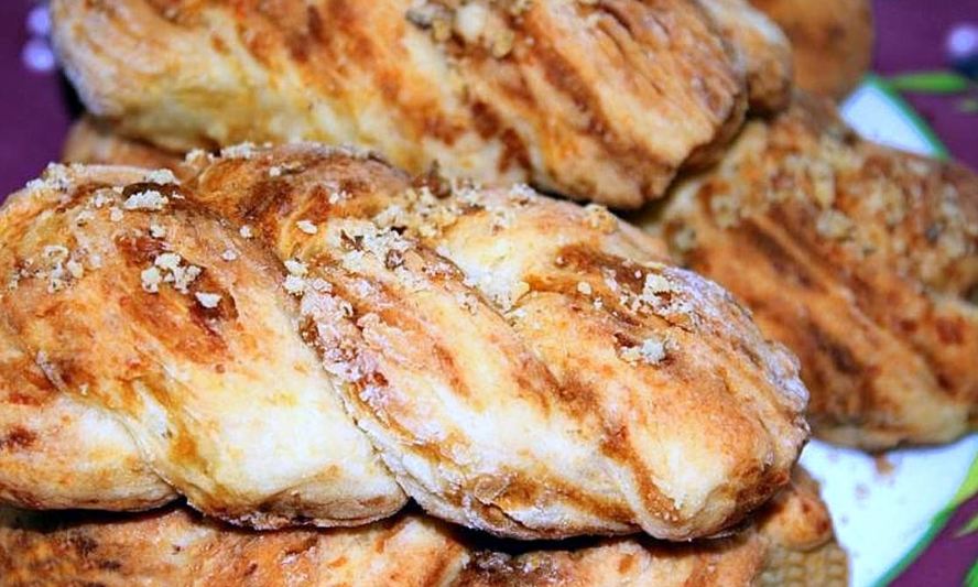 Рецепт булочек нежных творожных косички