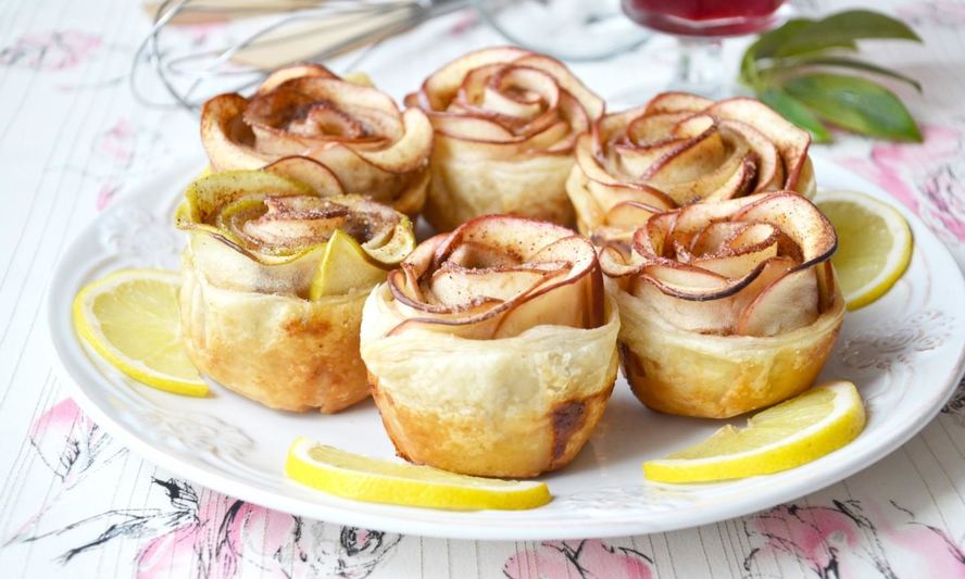 Рецепт булочек розочки с яблоком и корицей