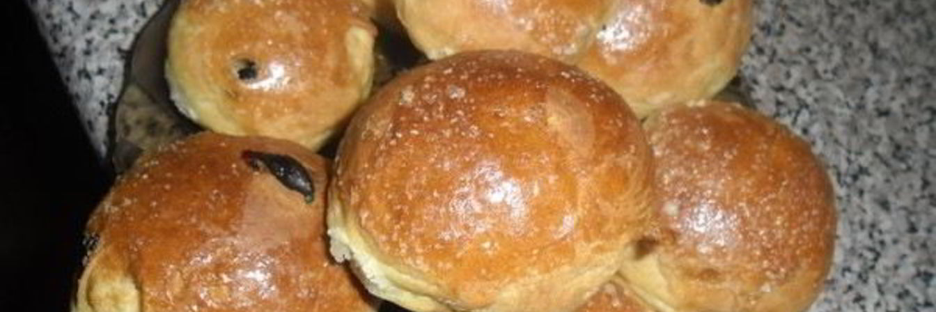 Булочки с изюмом