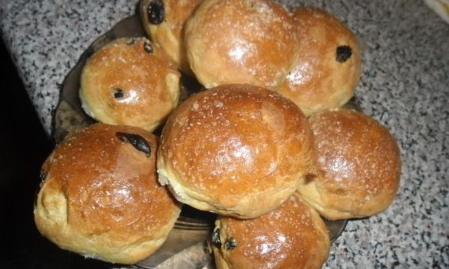 Рецепт булочек с изюмом