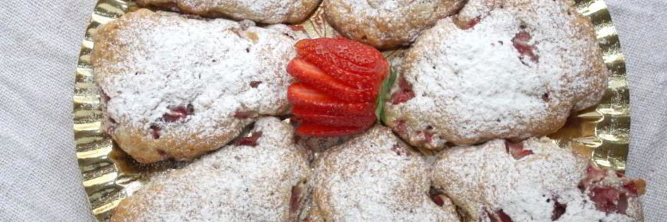 Булочки с клубникой