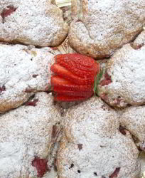 Булочки с клубникой