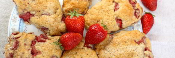 булочки с клубникой