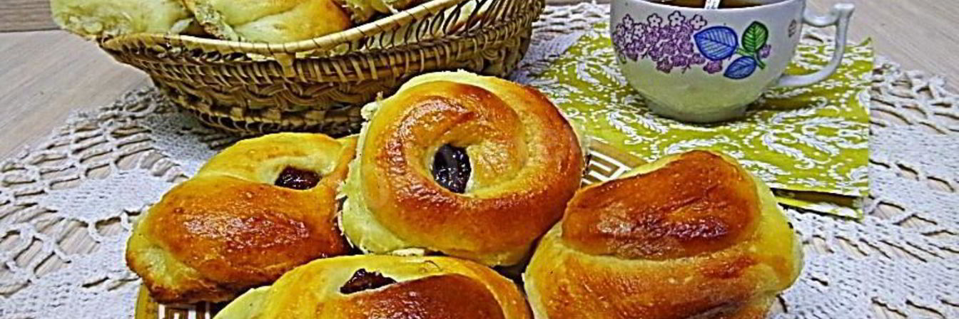 Булочки с курагой из дрожжевого теста
