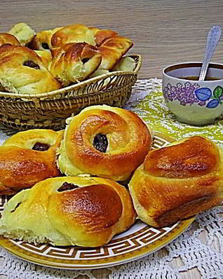Булочки с курагой из дрожжевого теста