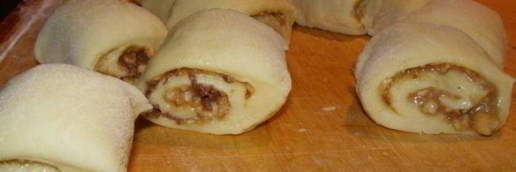 булочки с ореховой начинкой