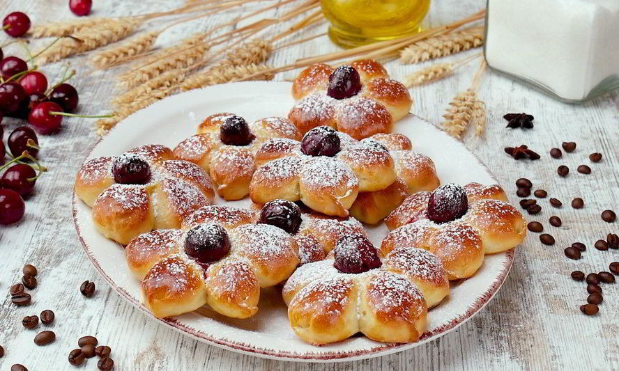 Рецепт булочек с вишней