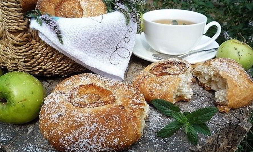 Рецепт булочек с яблоками, грушей и пряностями