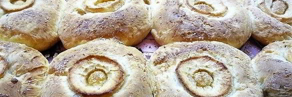 булочки с яблоками, грушей и пряностями