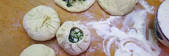 булочки с яйцами и зеленью на простокваше