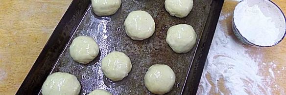 булочки с яйцами и зеленью на простокваше