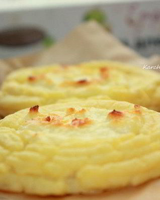 Картофельные ватрушки с творожно-сырной начинкой