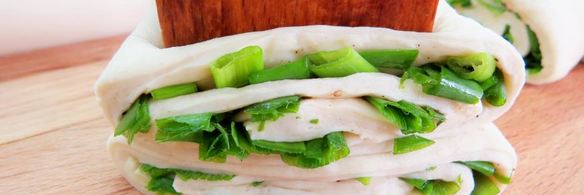 китайские паровые булочки с зеленым луком