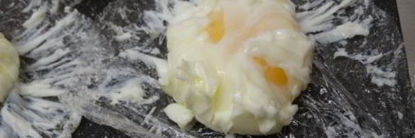 круассан с яйцом пашот