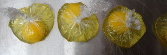 круассан с яйцом пашот